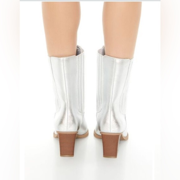 Forever 21 Women’s Metallic Silver Pointed Booties 7 - Picture 5 of 8